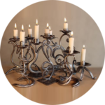 شموع وشمعدان